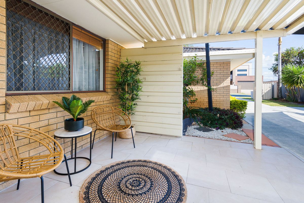 2/23 Victor Avenue, Paradise Point QLD 4216, Image 2