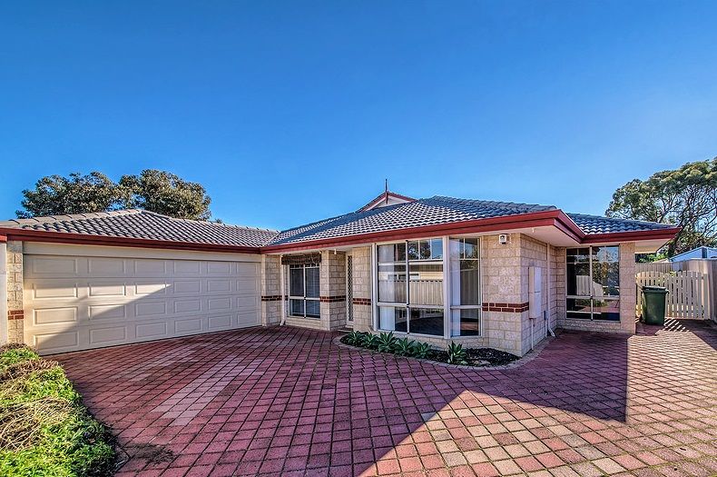 4 bedrooms House in 35b Smiths Avenue REDCLIFFE WA, 6104