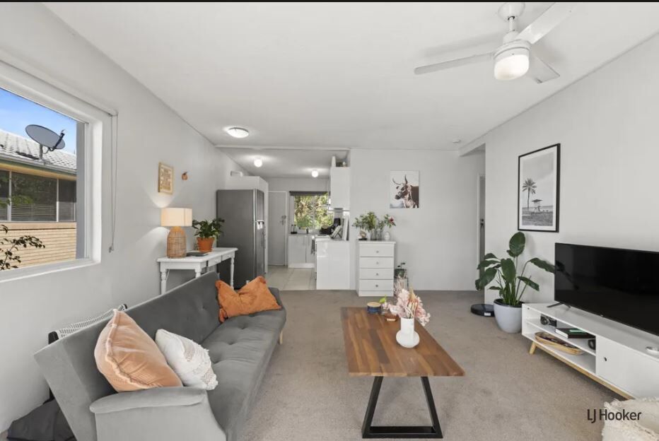 2 bedrooms Apartment / Unit / Flat in 3/12 Murlong Crescent PALM BEACH QLD, 4221