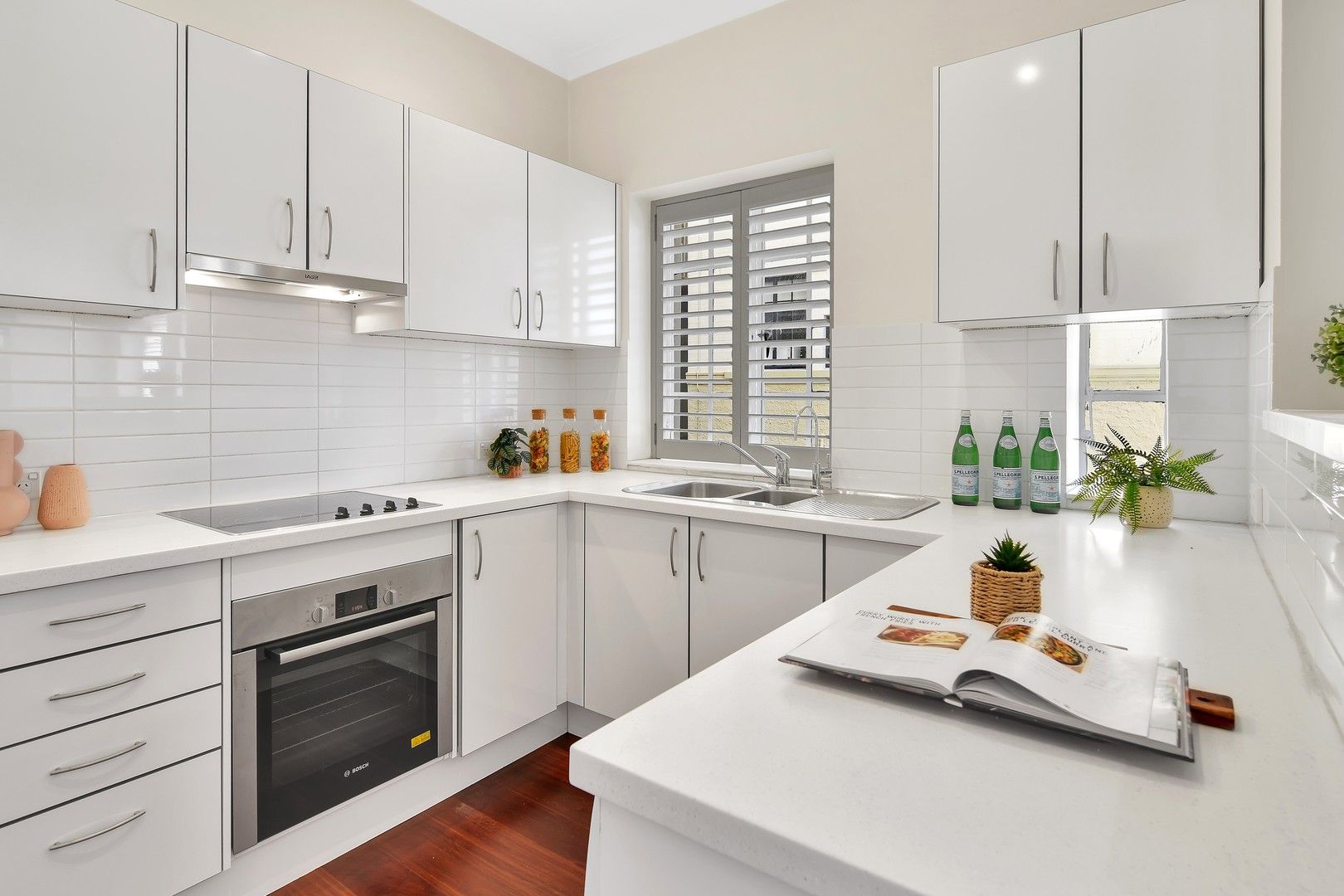 1 bedrooms Apartment / Unit / Flat in 2/5 East Crescent Street MCMAHONS POINT NSW, 2060