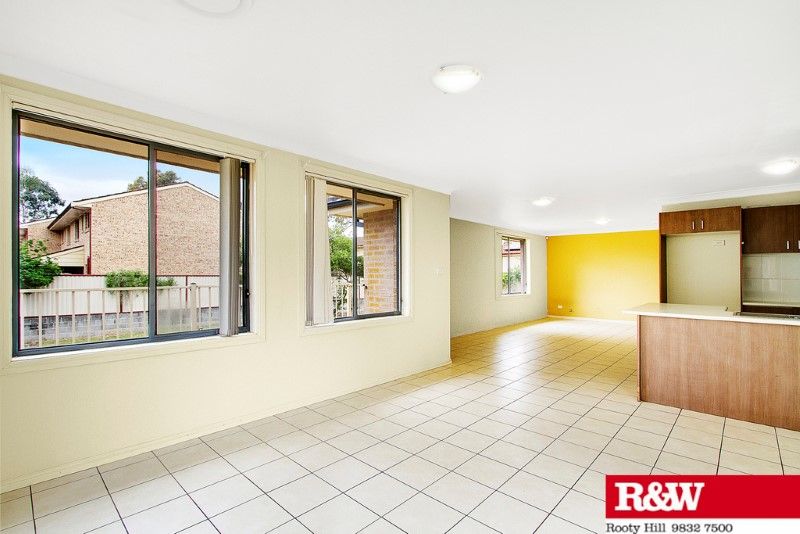 12 Bond Place, OXLEY PARK NSW 2760, Image 2