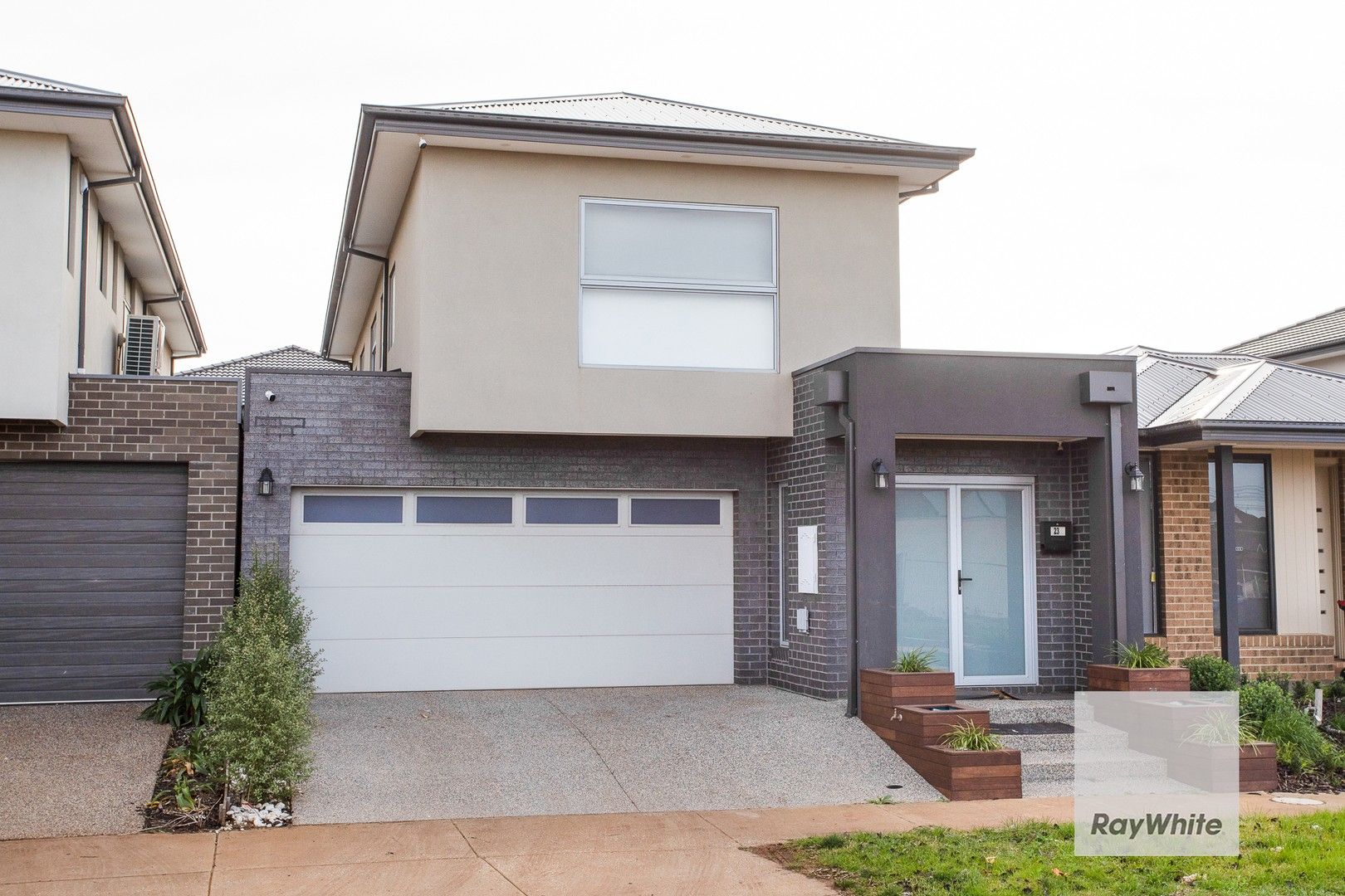 4 bedrooms House in 23 Pienza Road FRASER RISE VIC, 3336