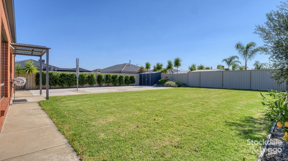 2 Coorong Court, Kialla VIC 3631, Image 2