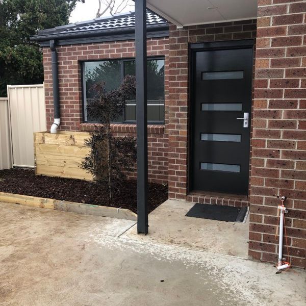 2 bedrooms Apartment / Unit / Flat in 2/92 Rowland Street SEBASTOPOL VIC, 3356