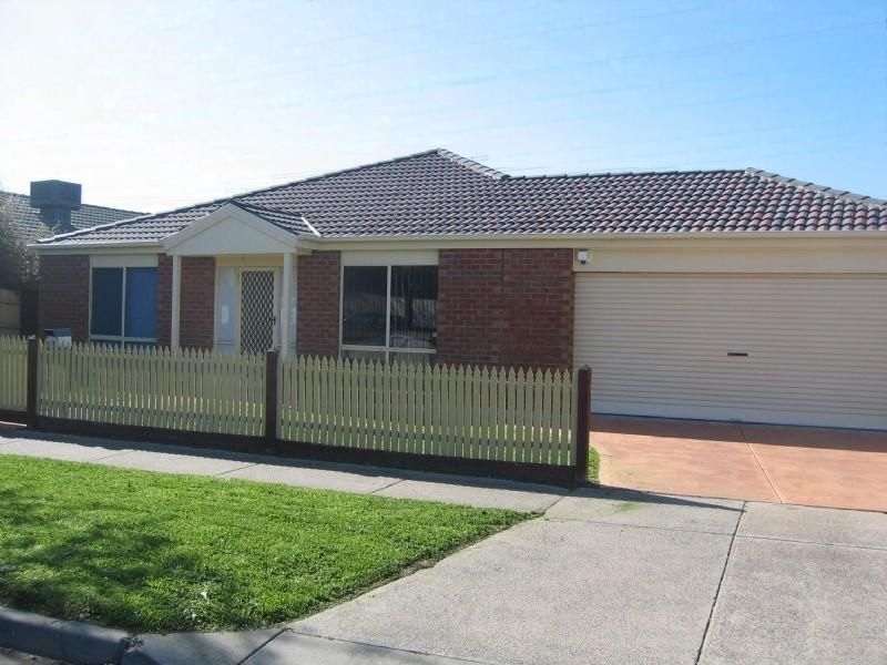 3 bedrooms House in 147 Hinrichsen Drive HALLAM VIC, 3803