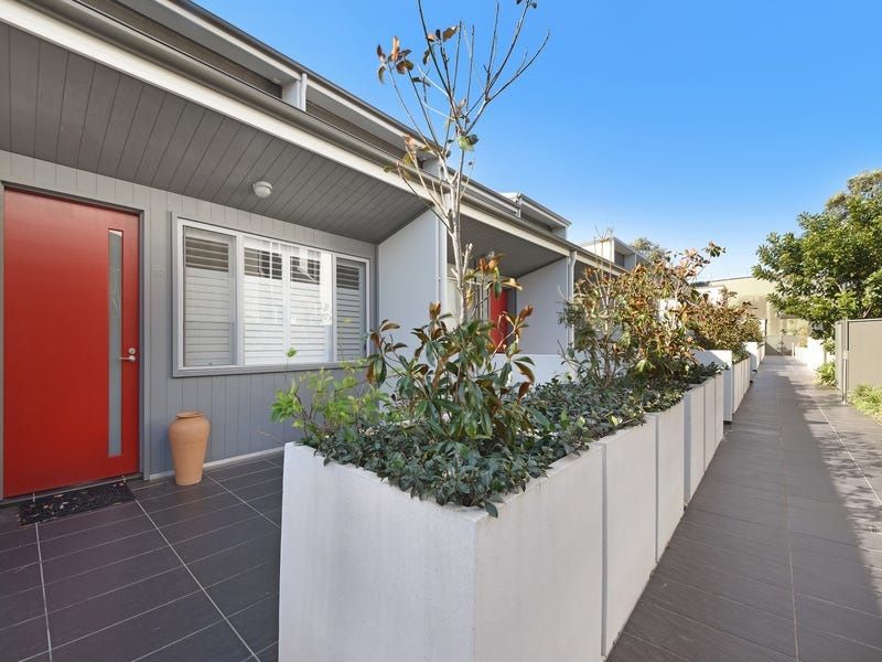 2 bedrooms Townhouse in 11/2 Galston Road HORNSBY NSW, 2077
