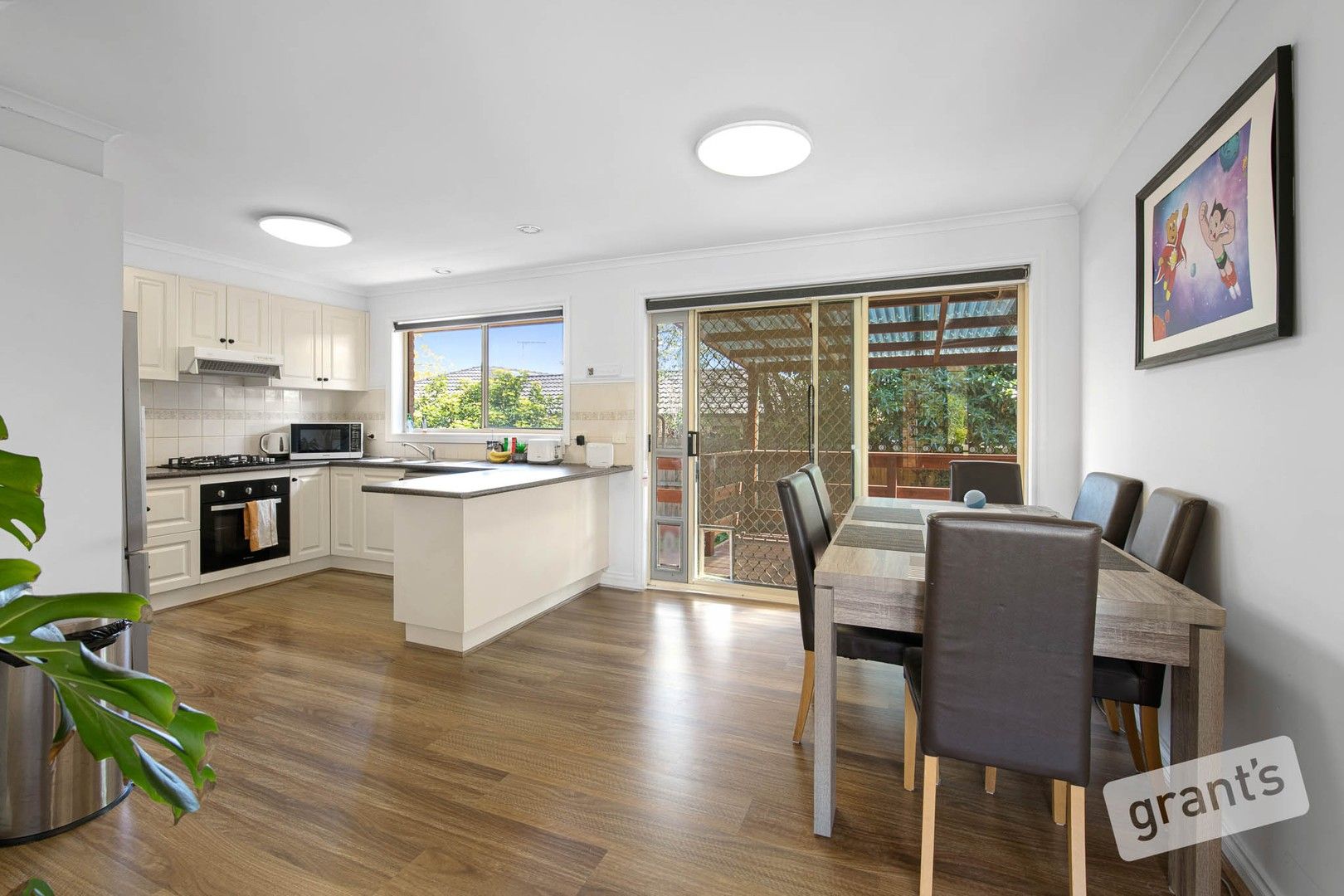 2/5 Chiltern Court, Berwick VIC 3806, Image 0