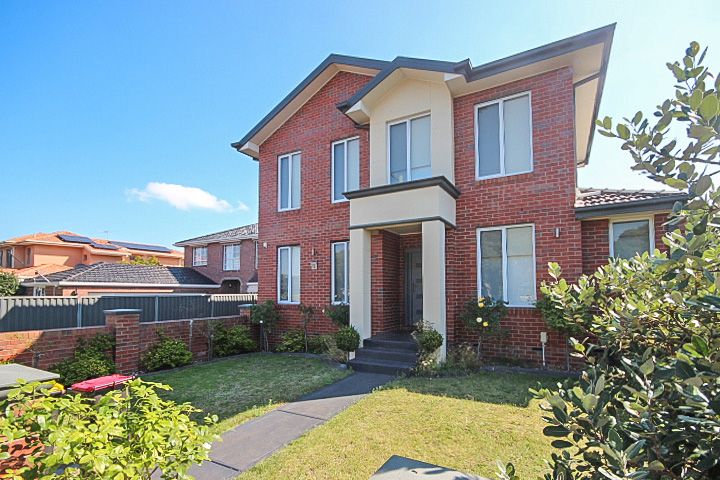 4 bedrooms Townhouse in 1/9 Bletchley Road HUGHESDALE VIC, 3166
