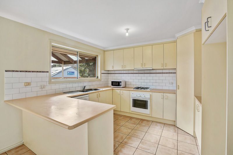 2/10 POWLETT STREET, Kilmore VIC 3764, Image 2