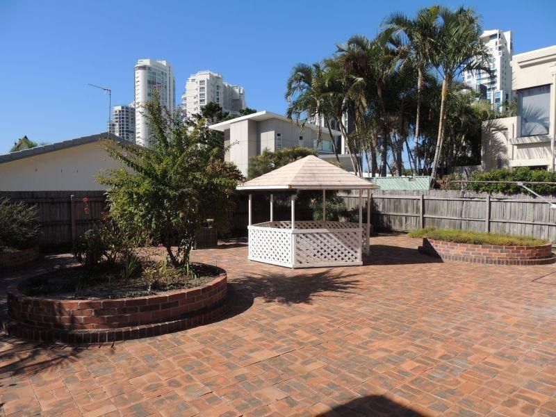 47 Woodroffe Avenue, Main Beach QLD 4217, Image 2