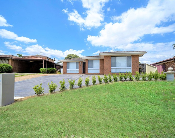 8 Charmer Crescent, Minchinbury NSW 2770