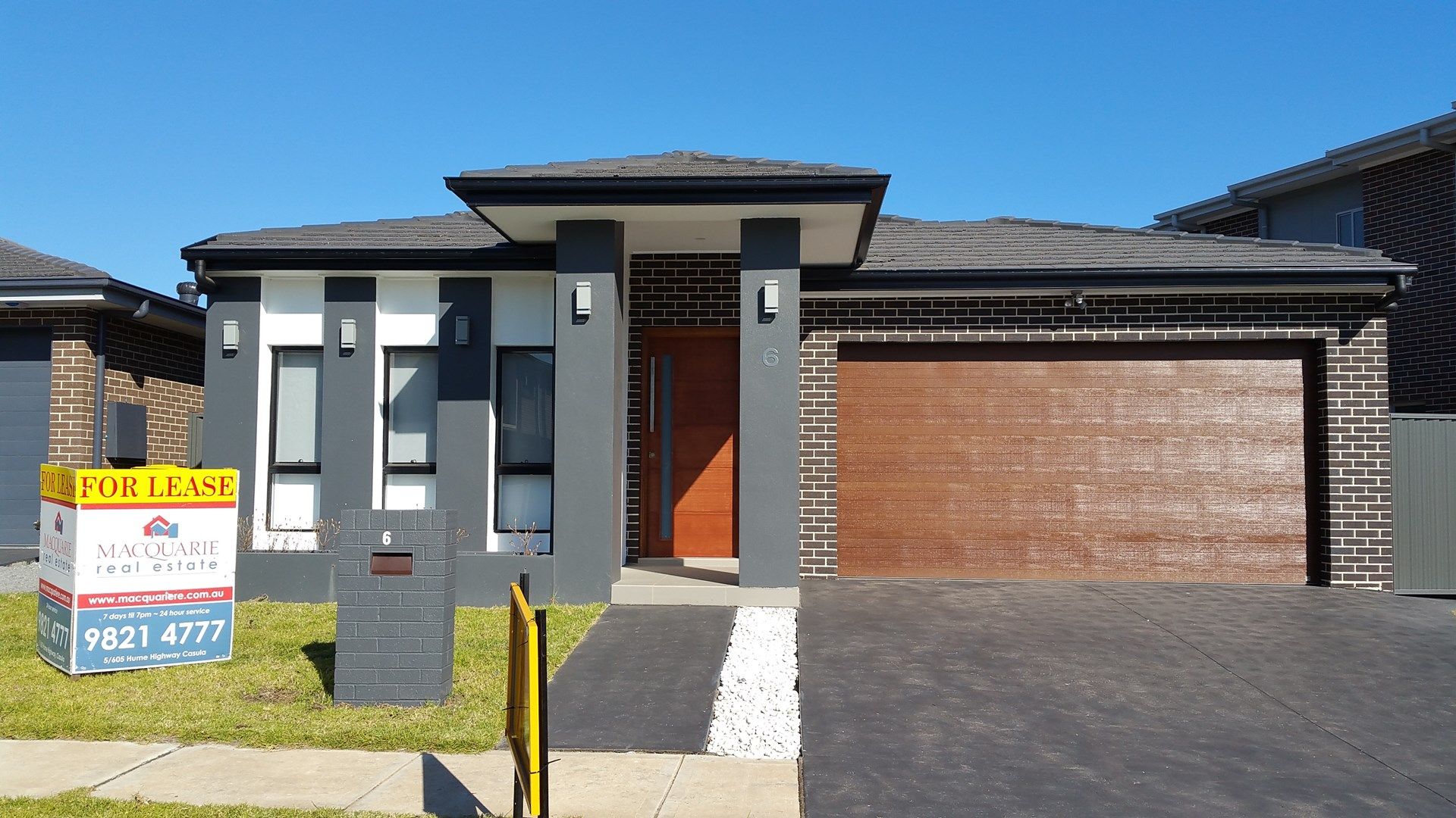 4 bedrooms House in 6 Waxflower Street DENHAM COURT NSW, 2565