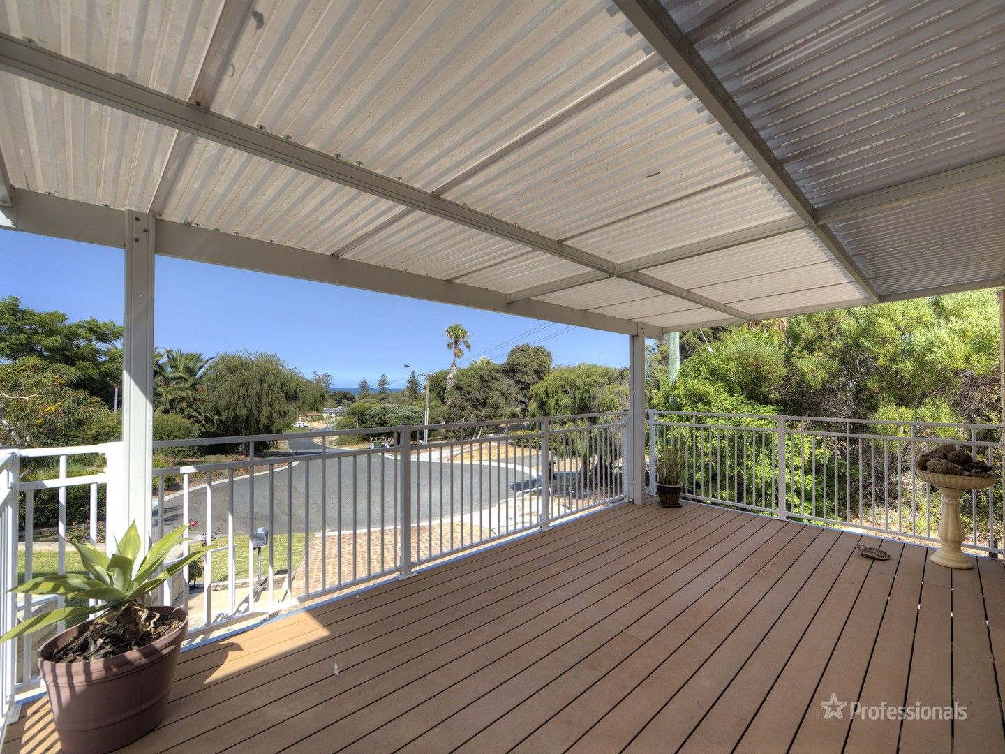 2 bedrooms House in 31 Chrisp Place YANCHEP WA, 6035