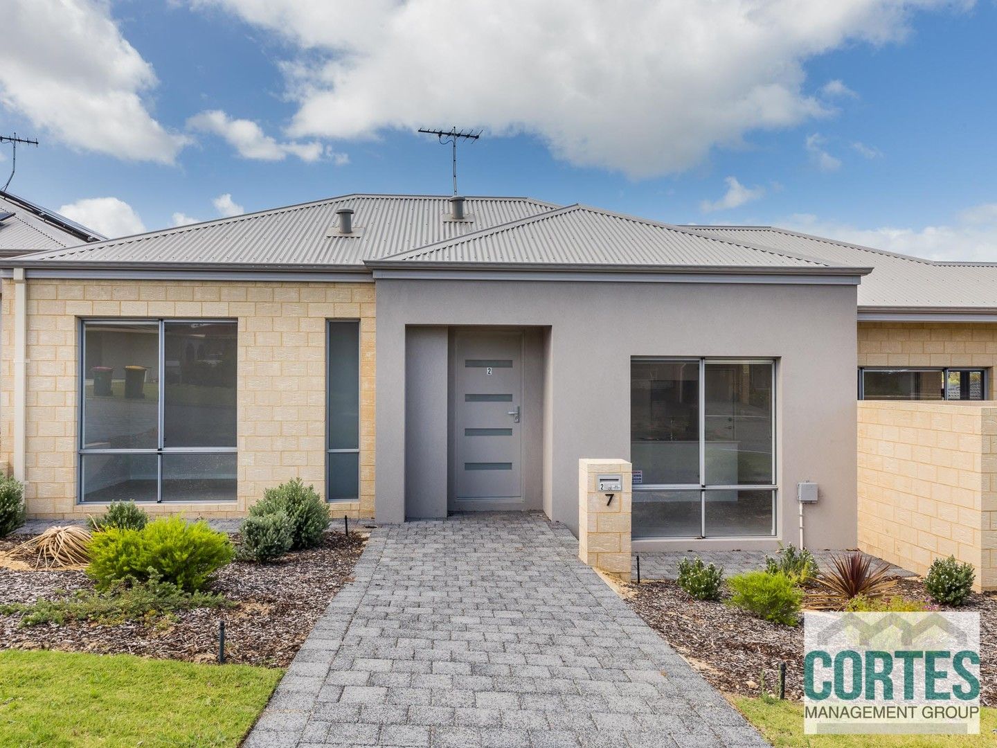 2 bedrooms House in 2/7 Bardolph Road SPEARWOOD WA, 6163