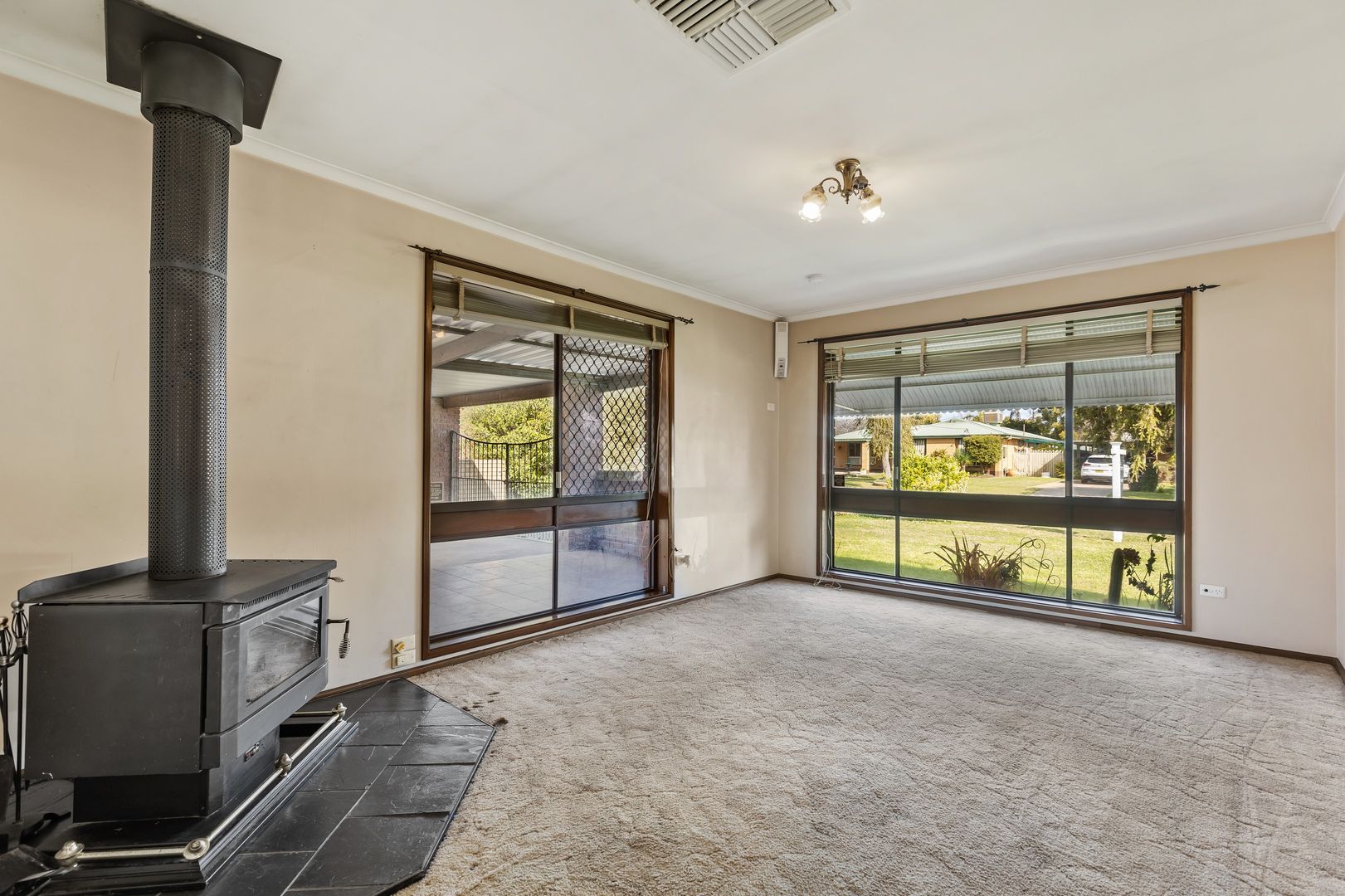 37 Crawford Street, Ashmont NSW 2650, Image 1