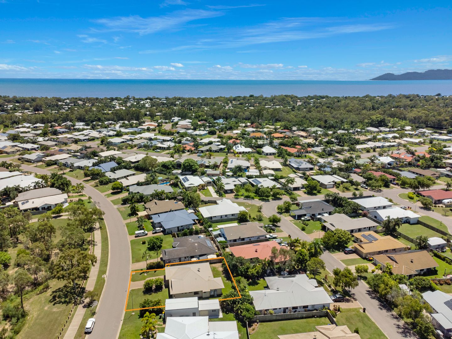 8 Woodwark Drive, Bushland Beach QLD 4818, Image 2