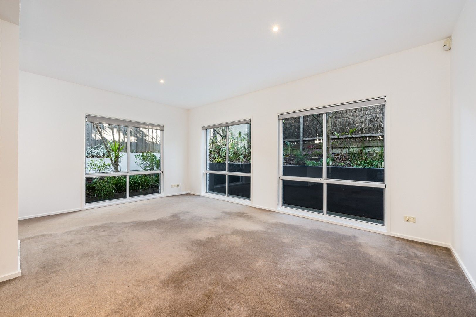 3 bedrooms Townhouse in 4/19 Howard Street GLEN IRIS VIC, 3146