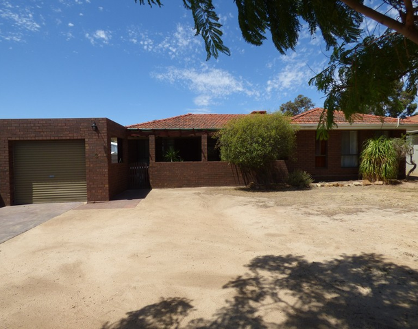 2 Jackson Way, Merredin WA 6415