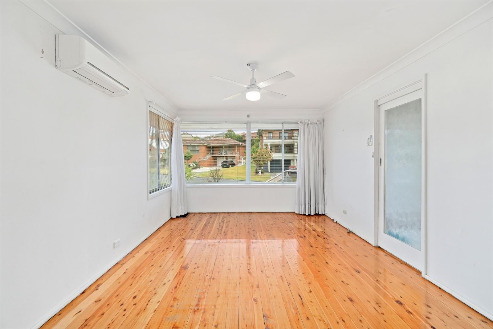 20 Caroline Crescent, Georges Hall NSW 2198, Image 1