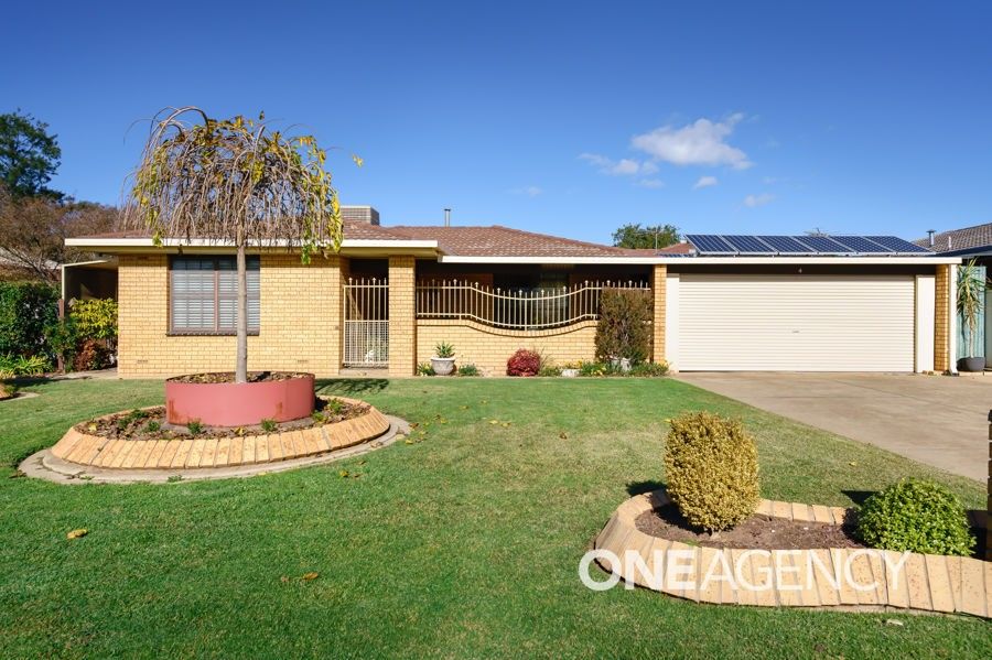 4 DALMAN PARKWAY, Glenfield Park NSW 2650, Image 0