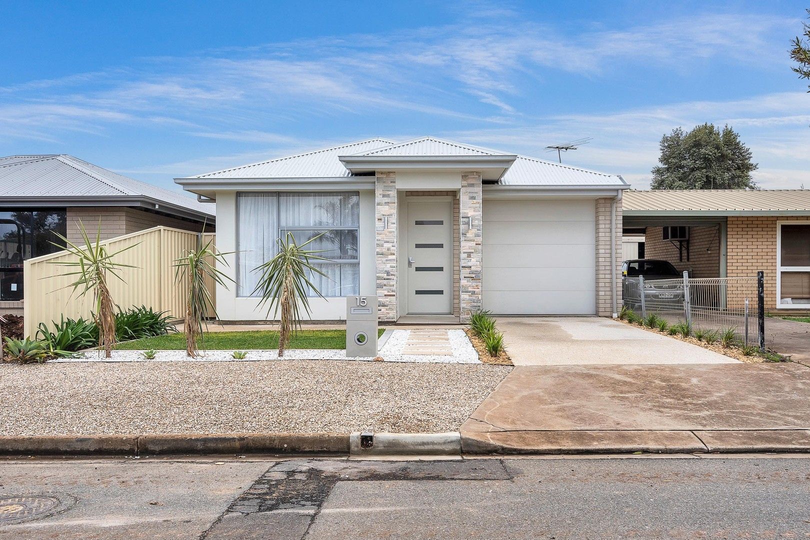 4 bedrooms House in 15 Lyndhurst Road SEAFORD SA, 5169