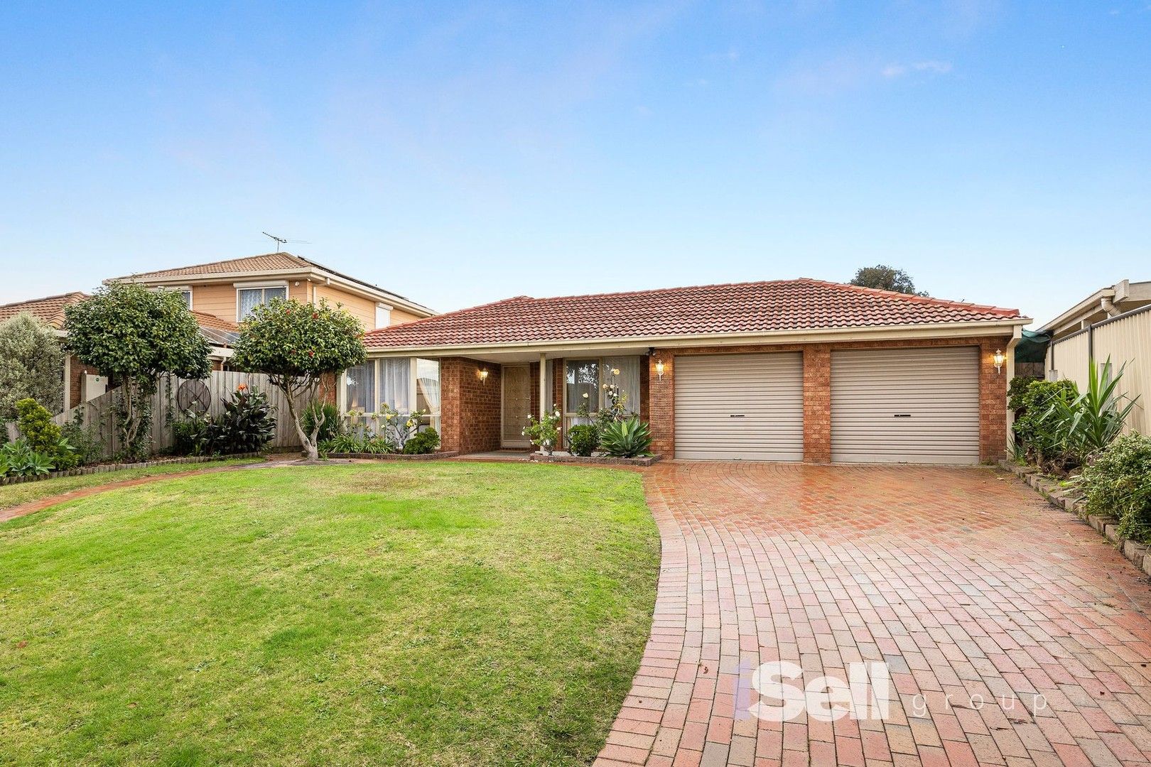 8 Lindenow Court, Cranbourne North VIC 3977, Image 0