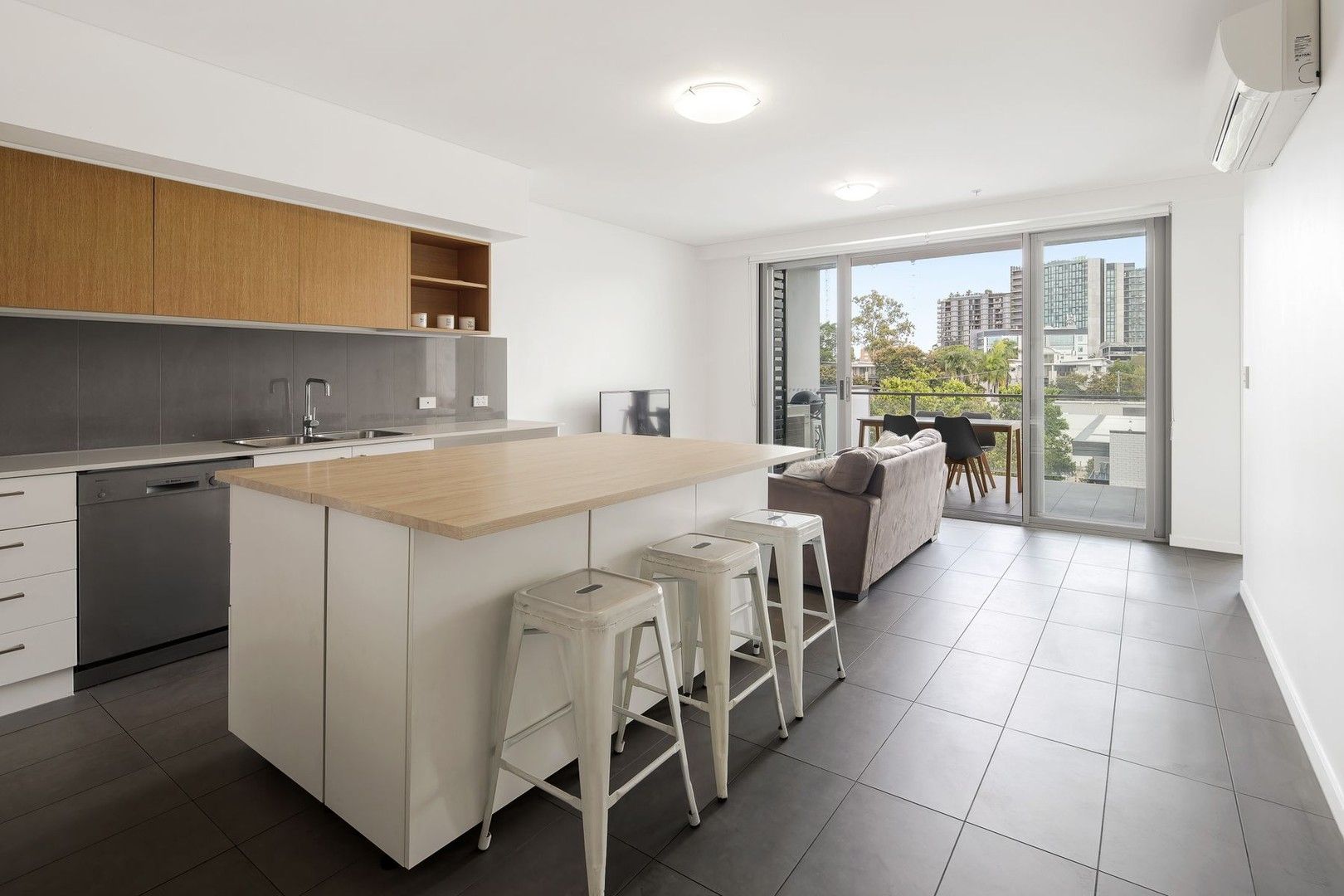 1 bedrooms Apartment / Unit / Flat in 411/6 Land Street TOOWONG QLD, 4066