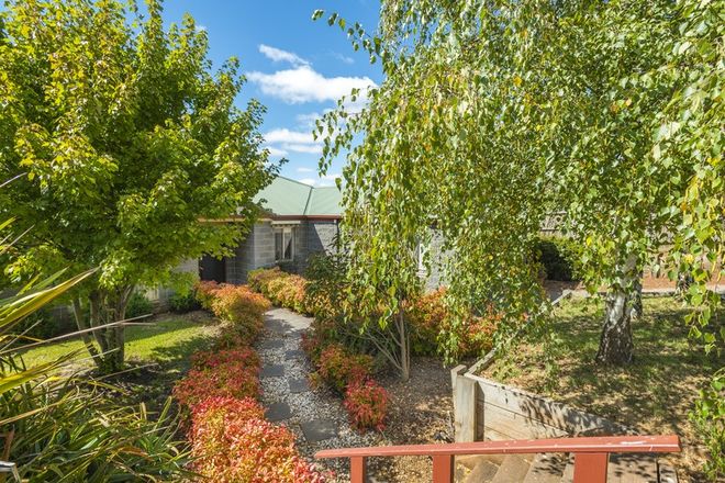 Picture of 15 Clover Court, ROMSEY VIC 3434