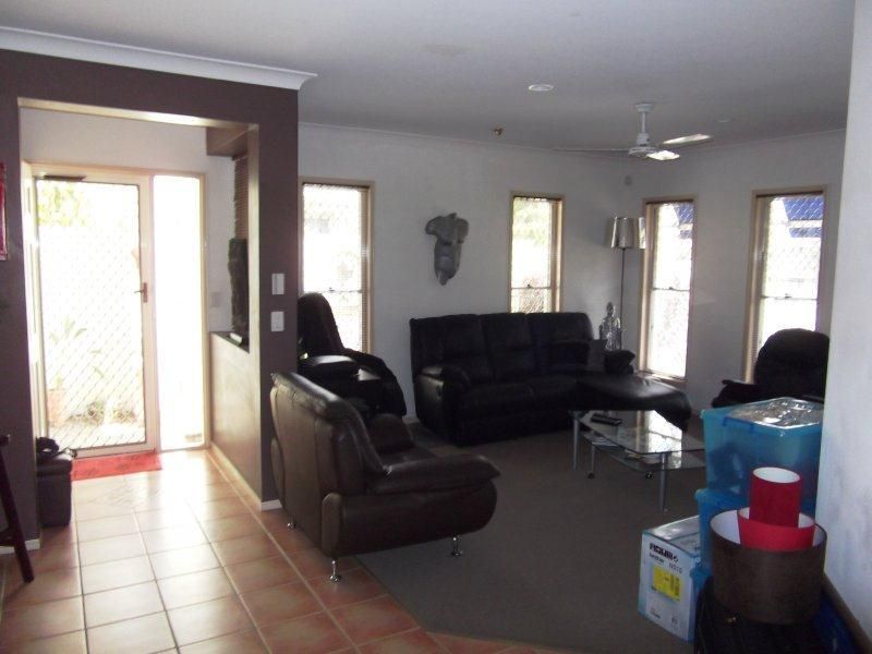 8 Siena Place, Coombabah QLD 4216, Image 2