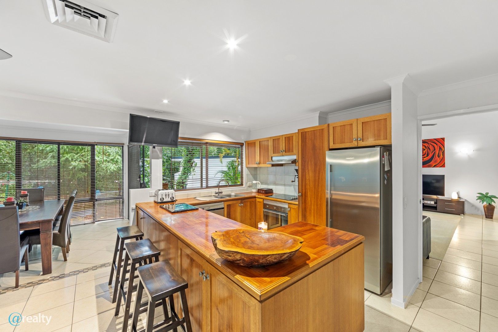 4 bedrooms House in 21 Bartlett Avenue NERANG QLD, 4211