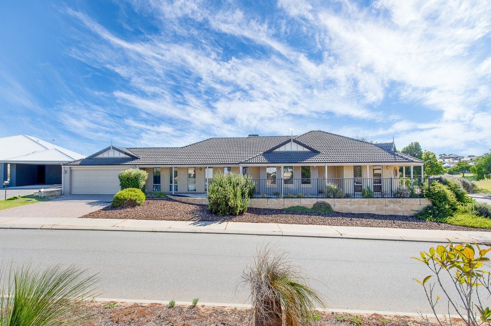 4 bedrooms House in 25 Bluebush Avenue BEELIAR WA, 6164