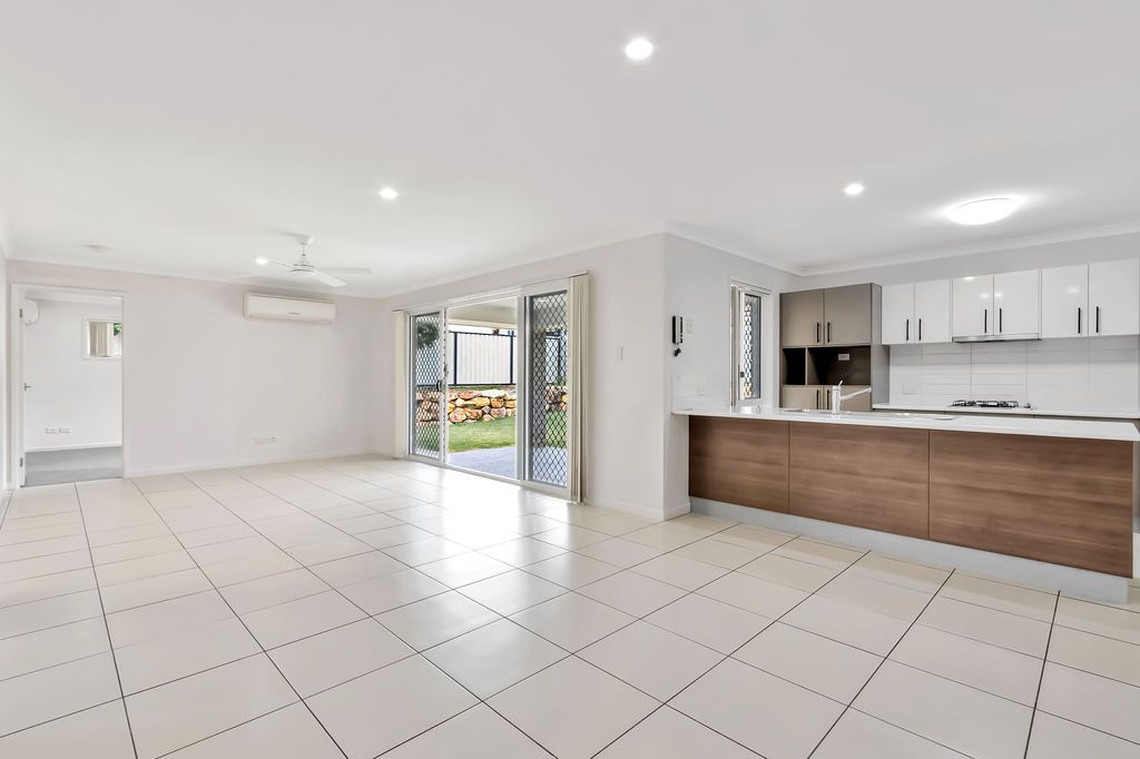 4 bedrooms House in 10 Grevillia Ct GRIFFIN QLD, 4503