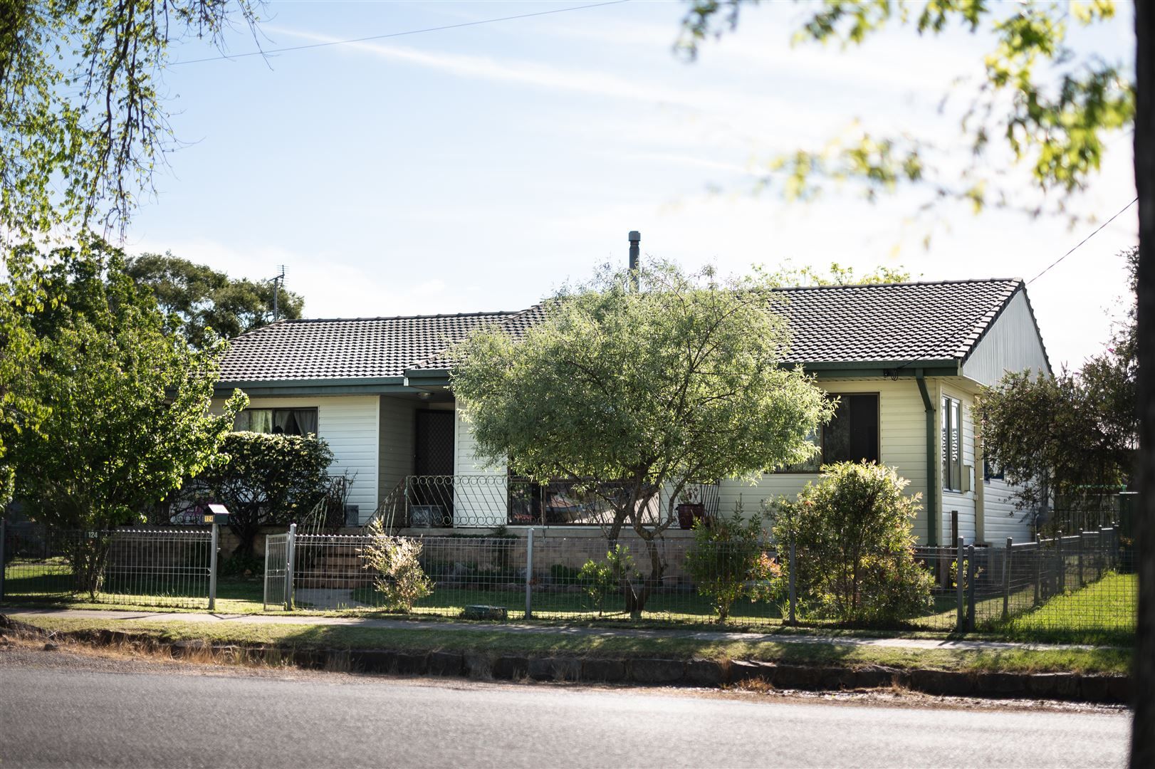 3 bedrooms House in 124 Logan Street TENTERFIELD NSW, 2372