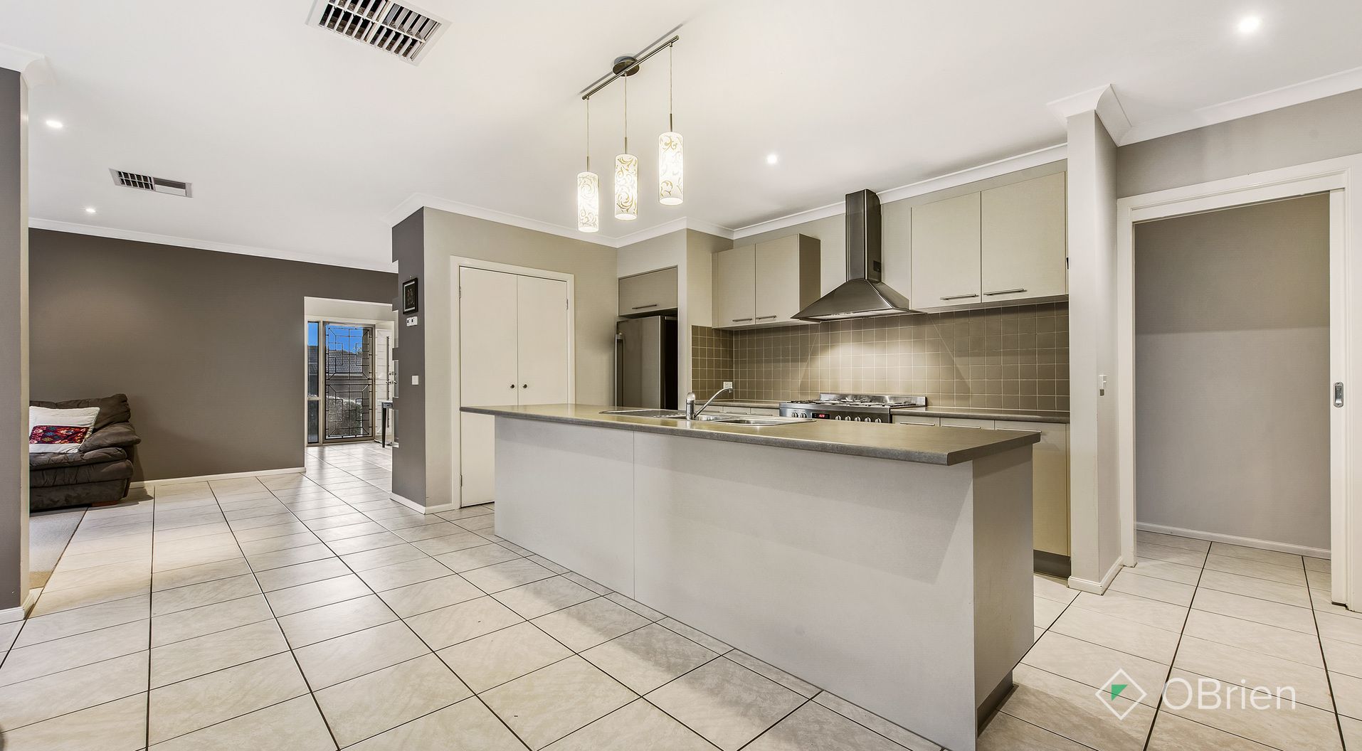 19 Grandview Crescent, Hillside VIC 3037, Image 2