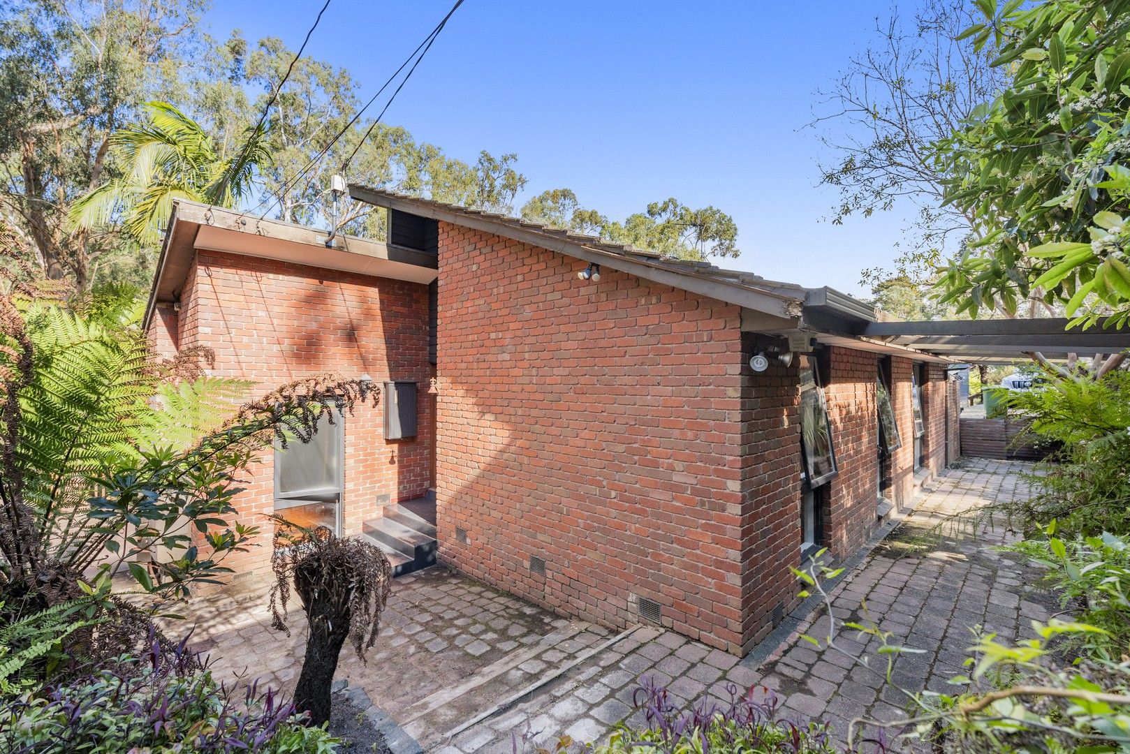 10 Royal Street, Upper Ferntree Gully VIC 3156 House For Rent 550