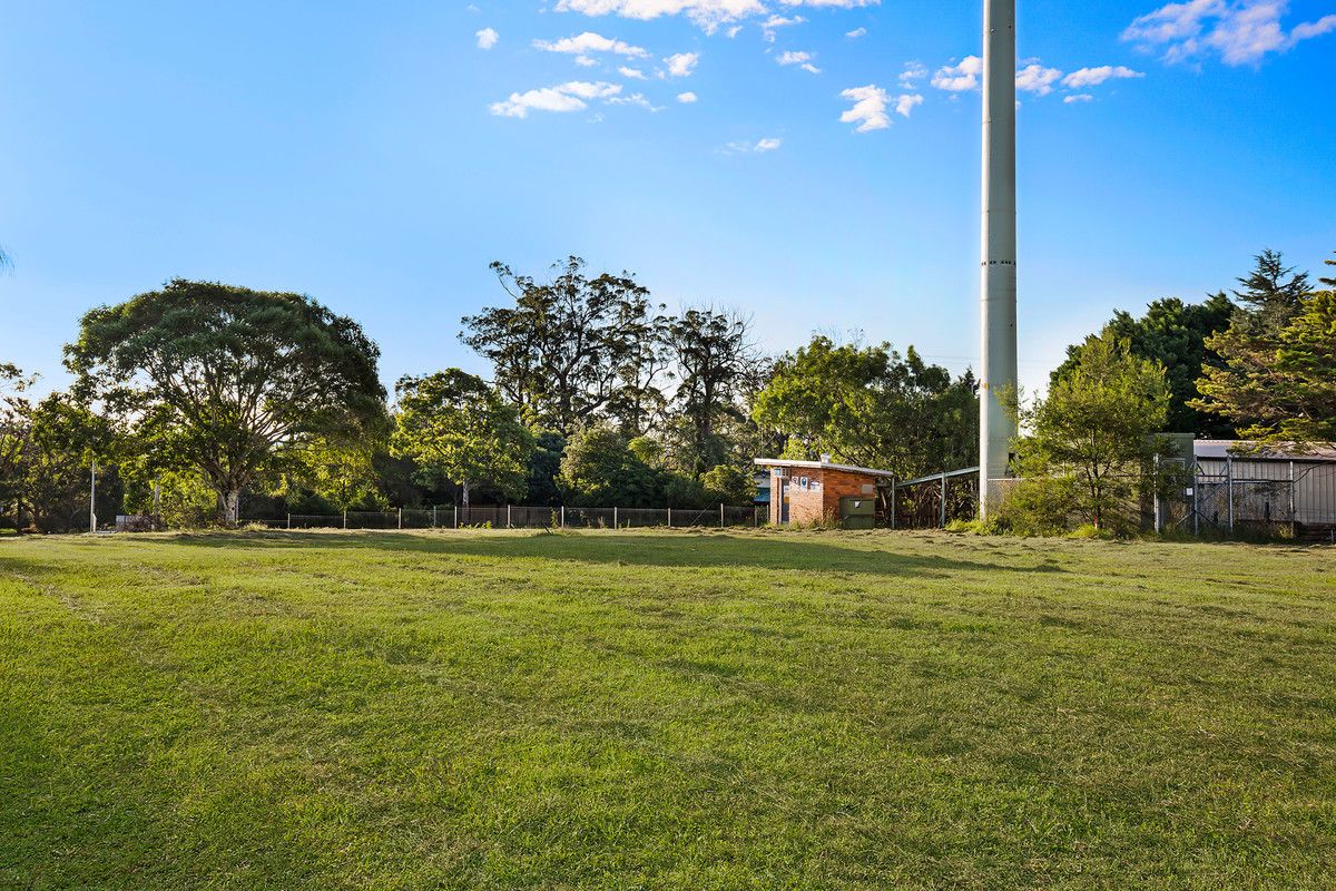 32 Hilltop Crescent, Blue Mountain Heights QLD 4350, Image 2