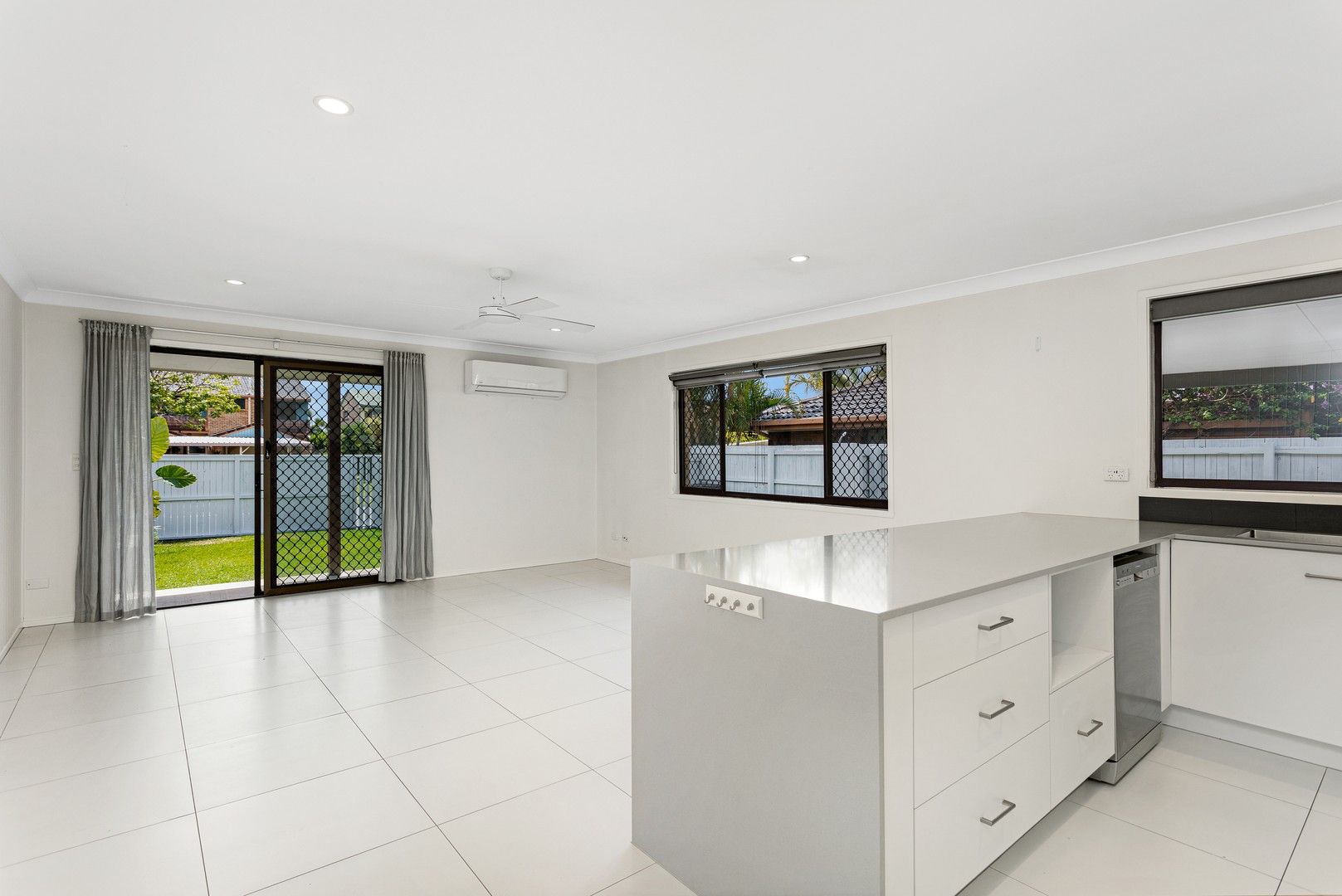 2 bedrooms Duplex in 1/14 Barbet Place BURLEIGH WATERS QLD, 4220
