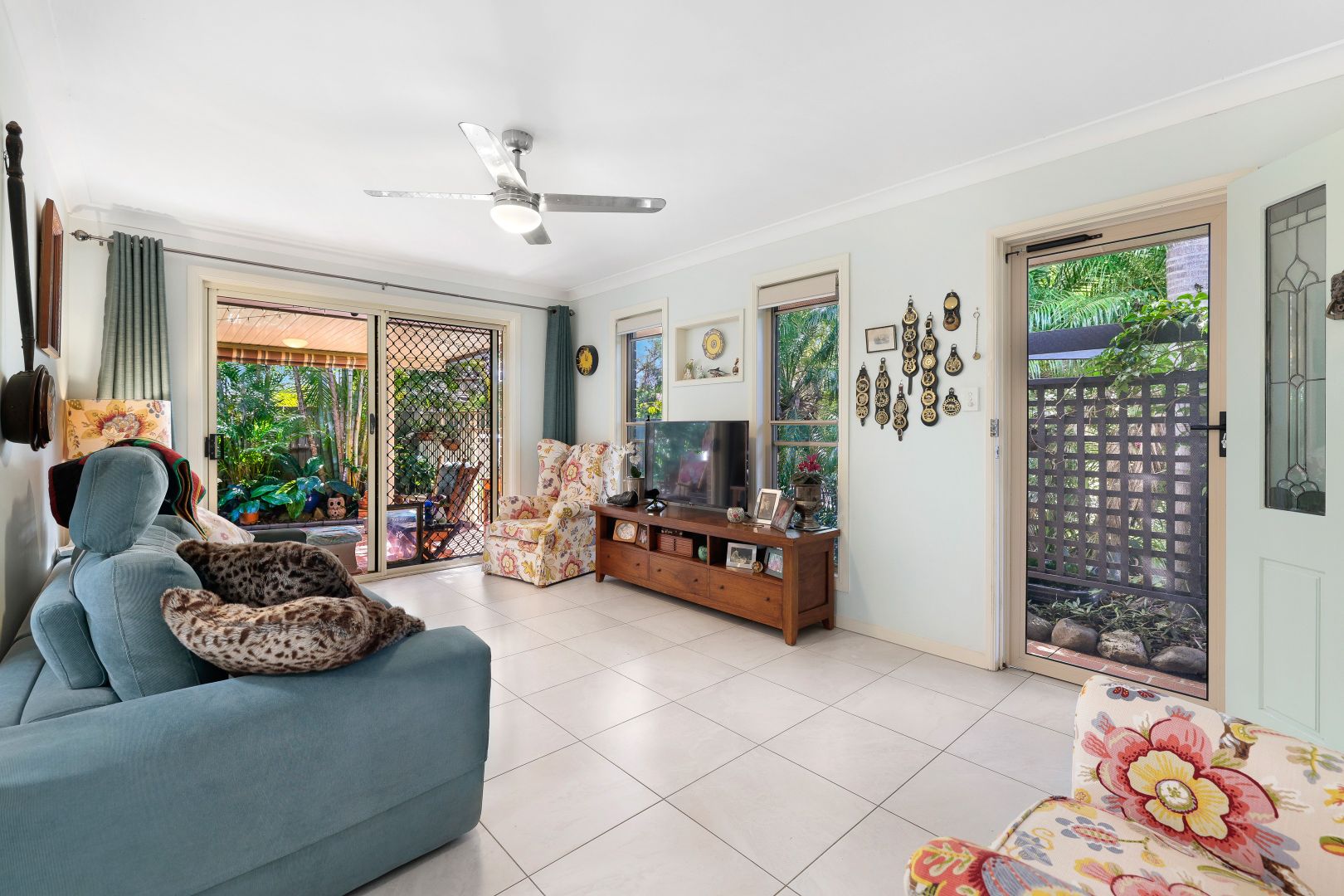2/28 Crystal Reef Drive, Coombabah QLD 4216, Image 2
