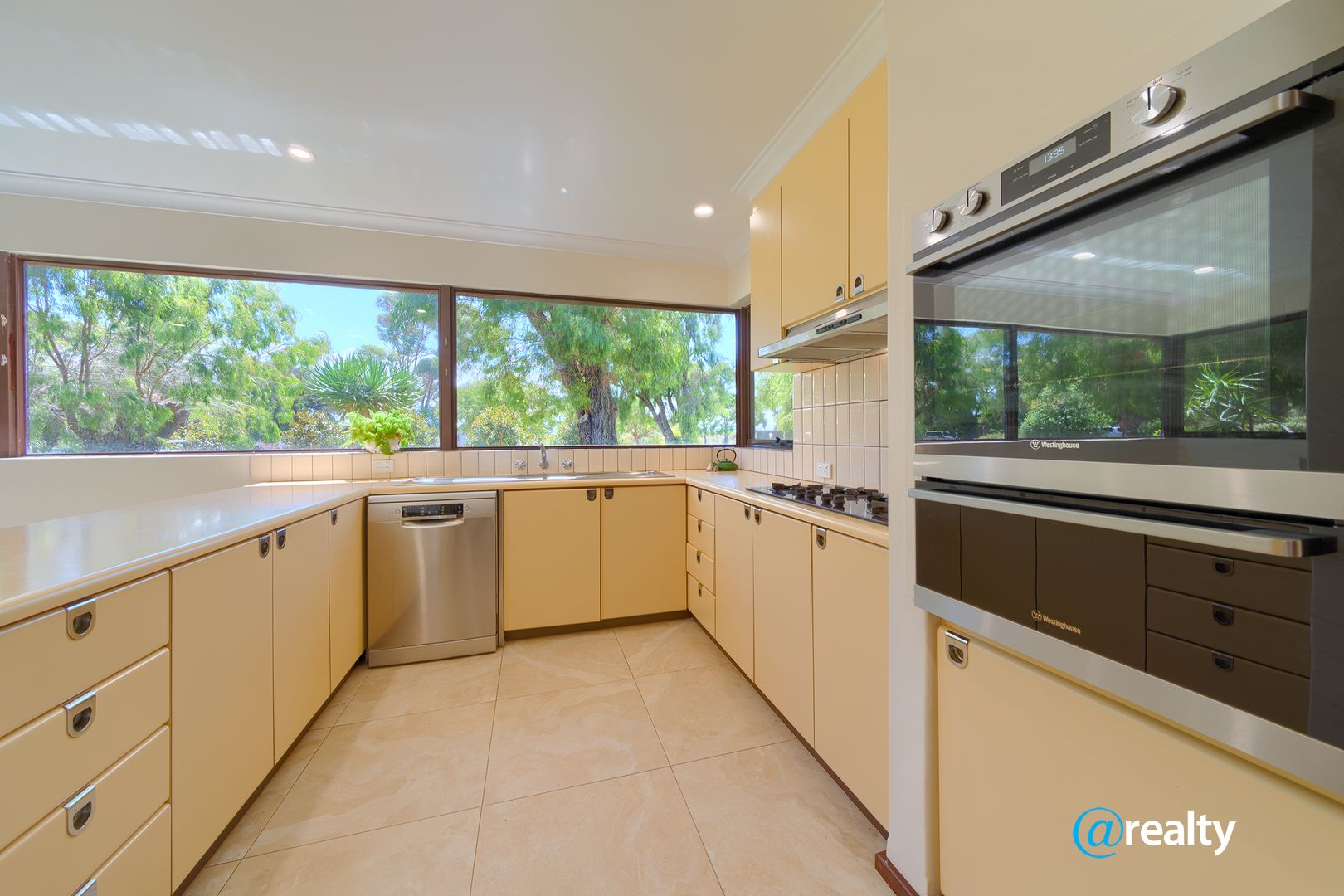 8 Marine Terrace, Little Grove WA 6330, Image 2