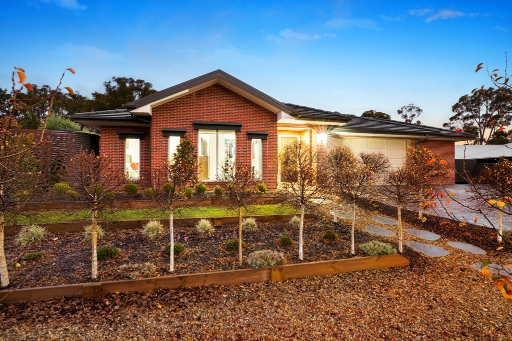 15 Greenhaven Court, Mount Clear VIC 3350