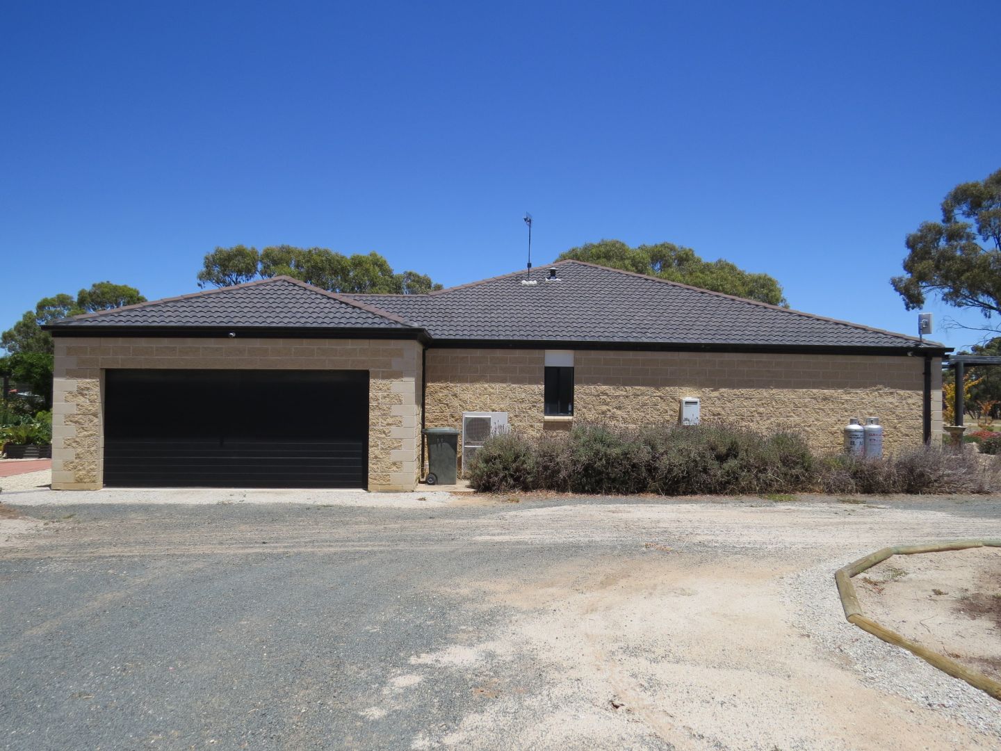 204-212 Yarra Street, Deniliquin NSW 2710, Image 1