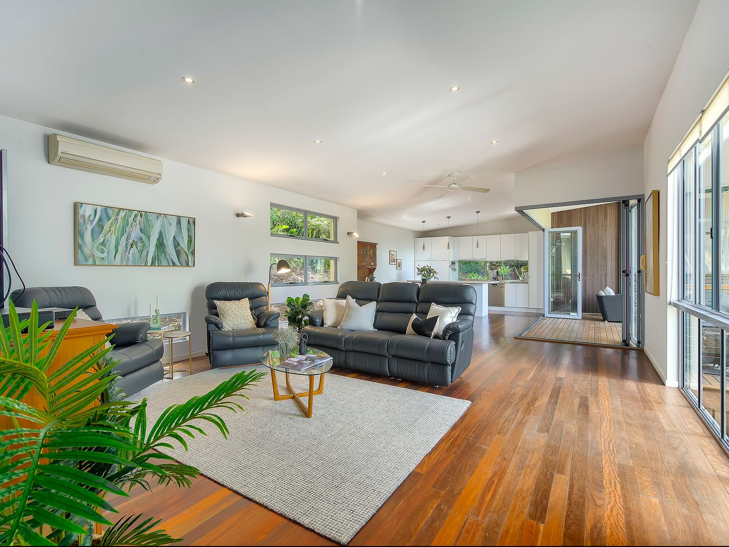 7 Sun Place, Chapel Hill QLD 4069, Image 2