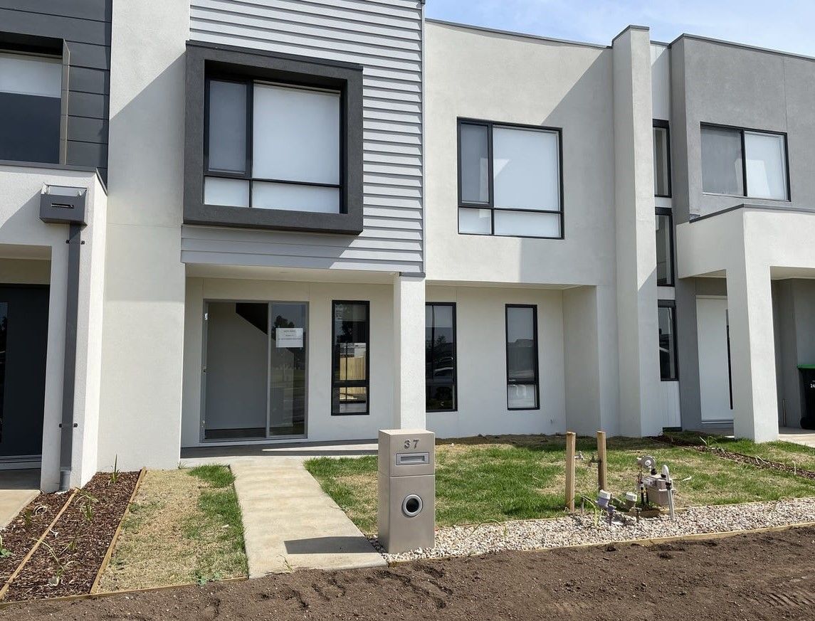 37 Oldbridge Boulevard, Weir Views VIC 3338 House For Rent 450