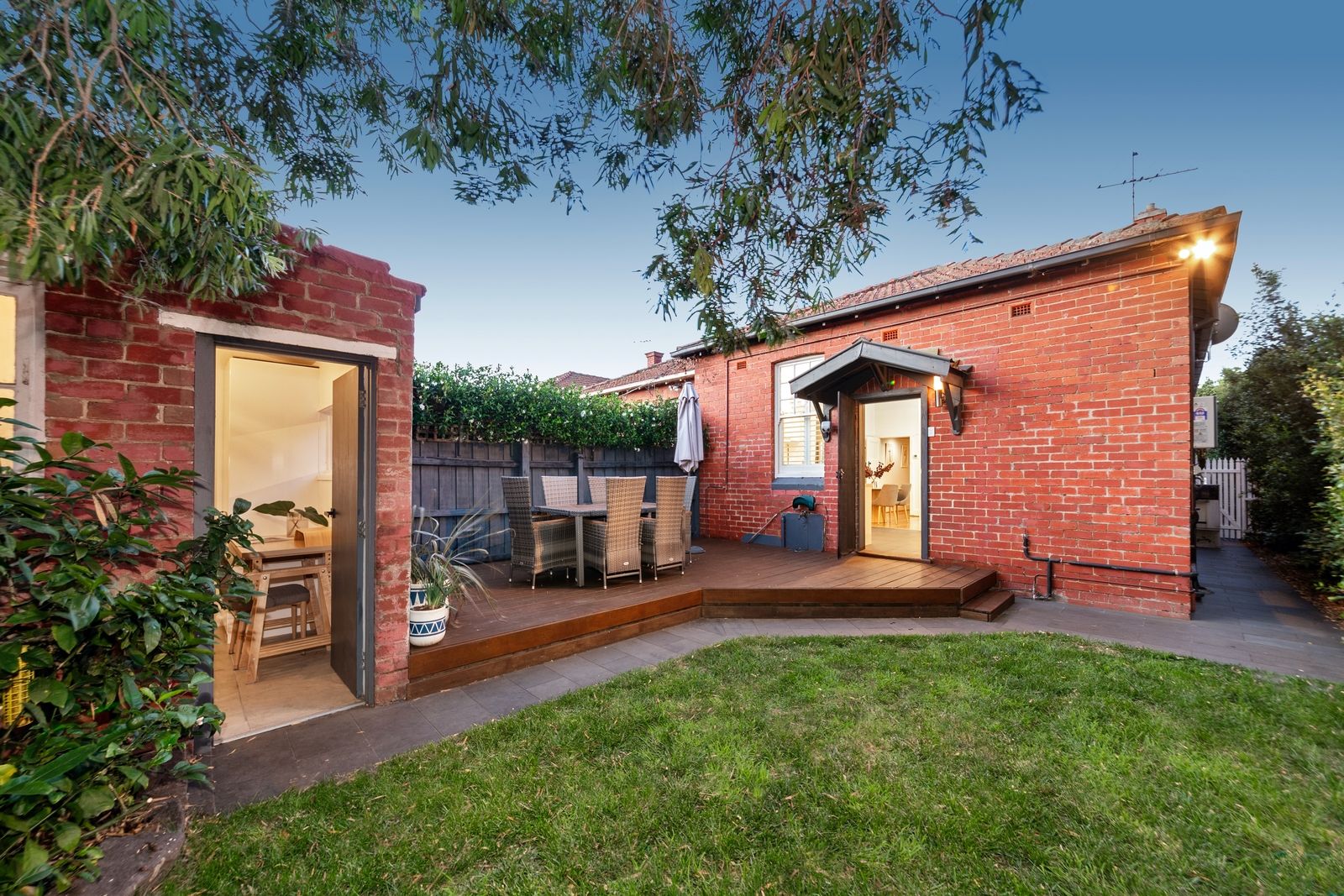 17 Clifton Street, Caulfield East VIC 3145, Image 2