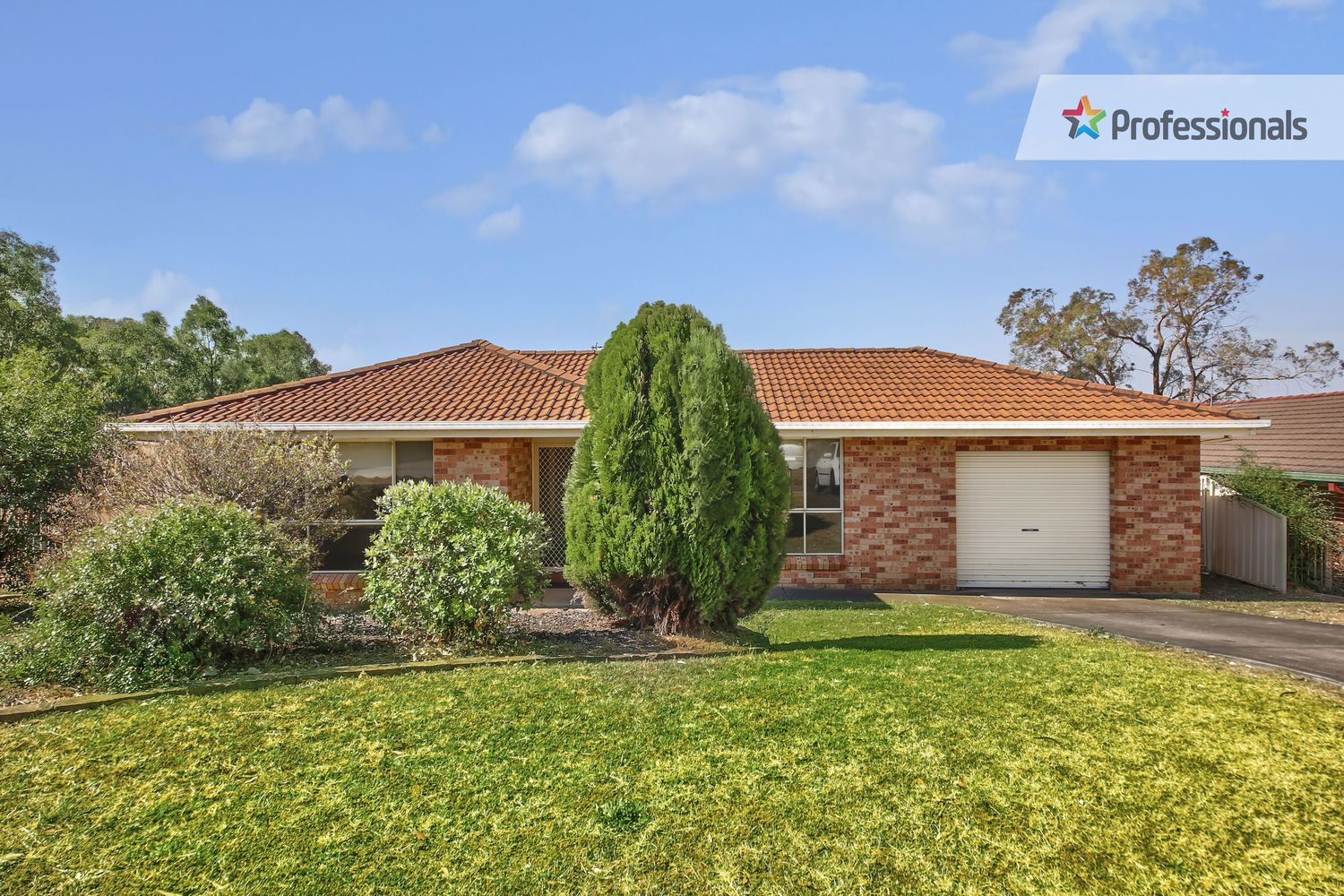 8 Matthew Close, Mount Annan NSW 2567, Image 0