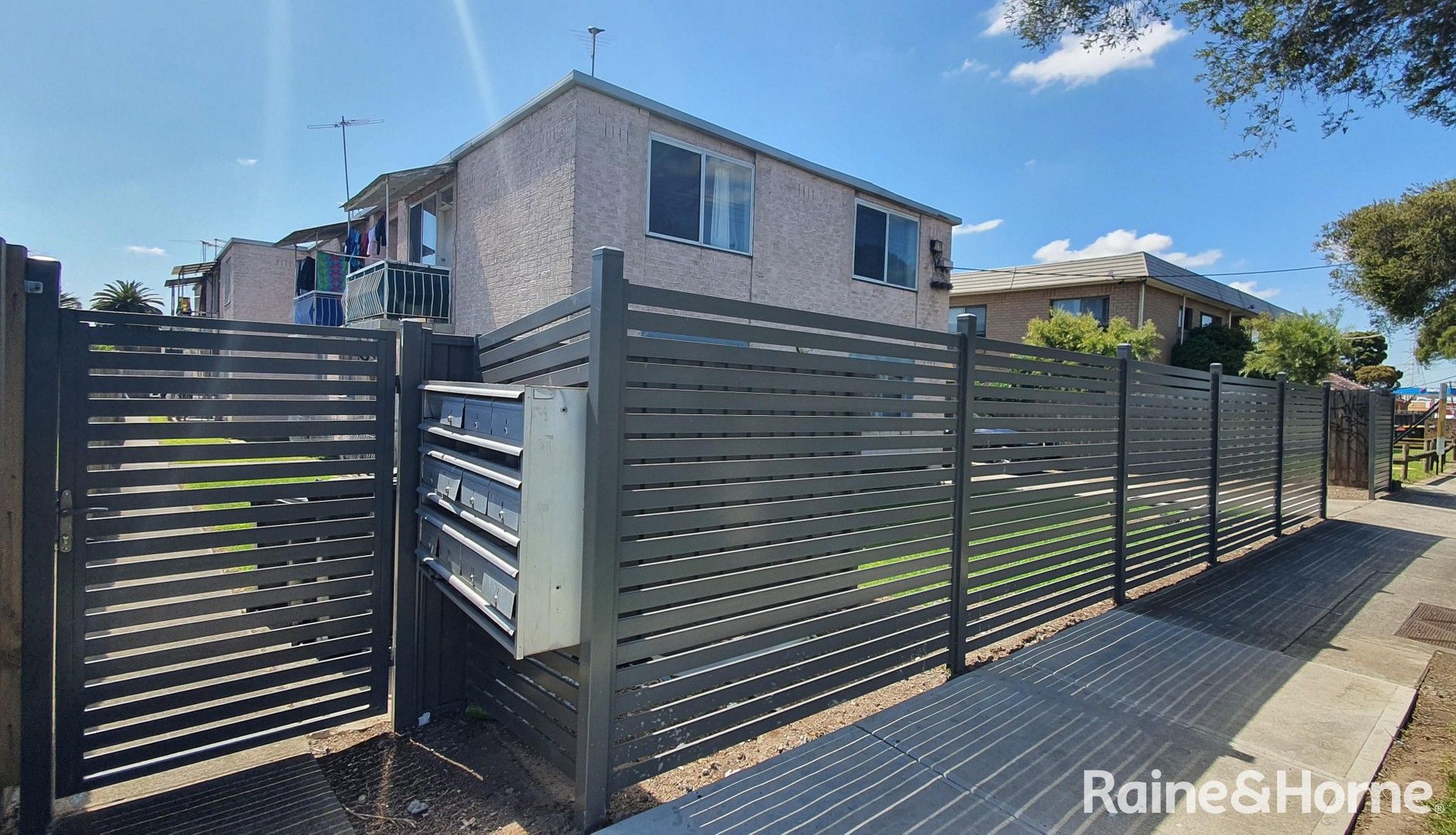 2 bedrooms Apartment / Unit / Flat in 8/19 St Albans Road ST ALBANS VIC, 3021