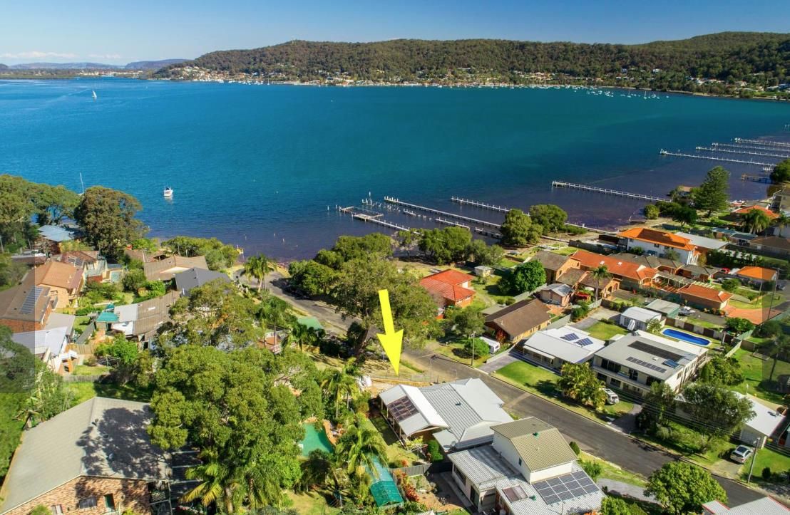 8 Noonan Point Avenue, Point Clare Property History & Address