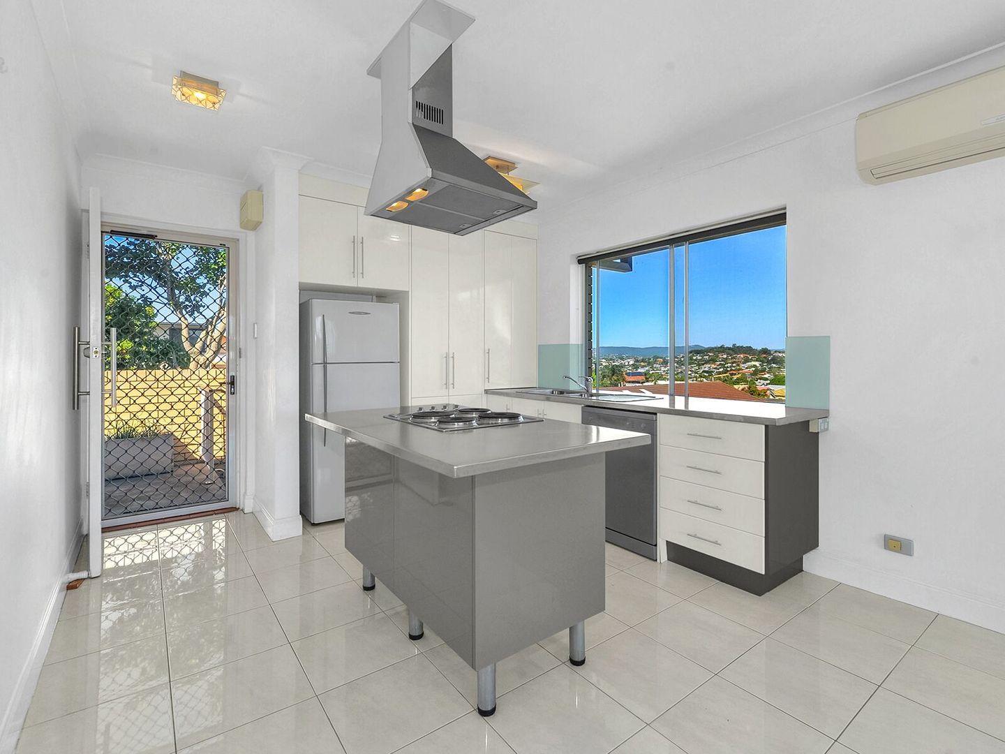 6/40 Miles Street, Clayfield QLD 4011, Image 2