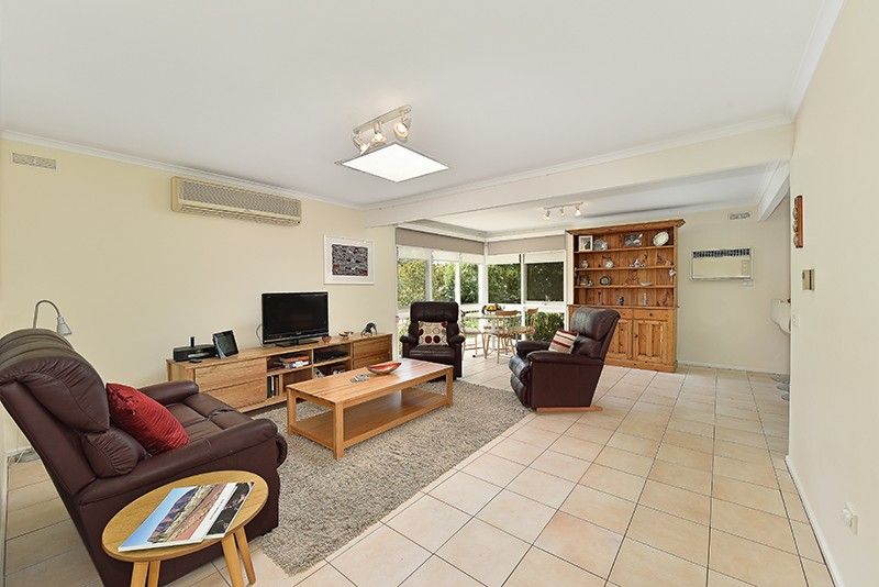 7 Finton Close, Glen Waverley VIC 3150, Image 2