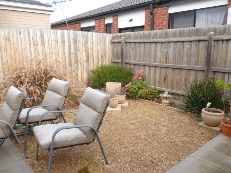 2/1 Lucy Close, TARNEIT VIC 3029, Image 1